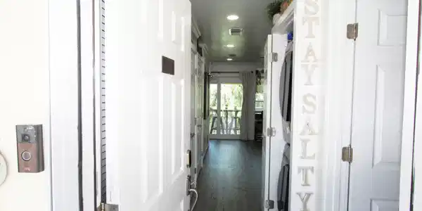 Image 3: Entry