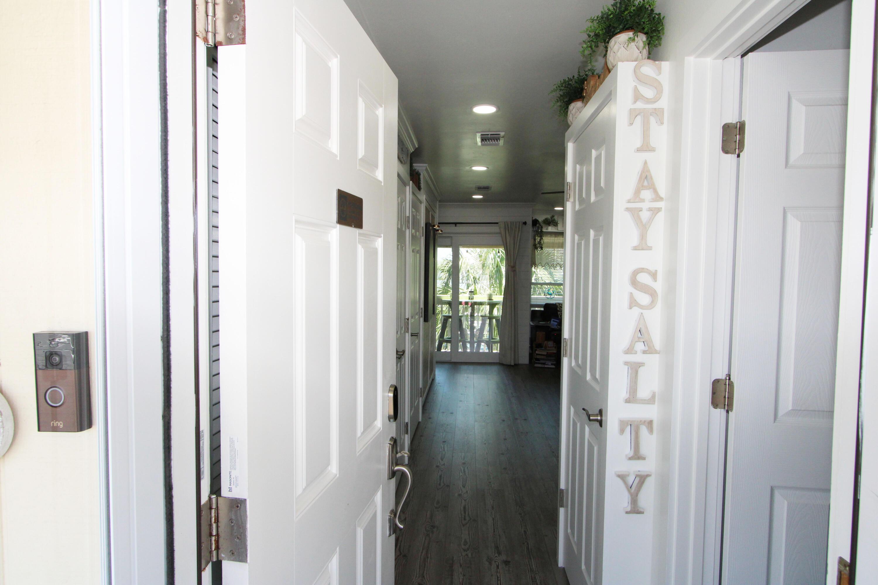 Image 4: Entry door closed