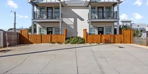 6006 Thomas Drive