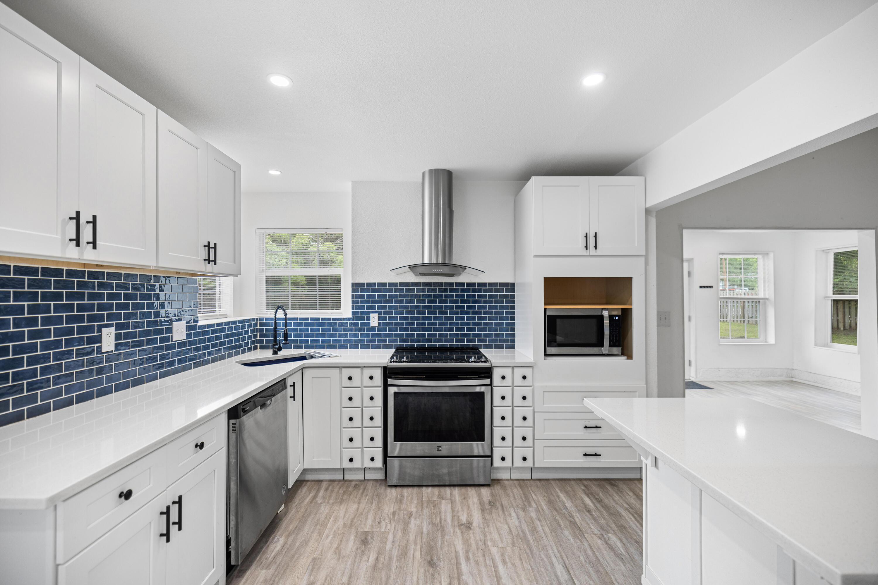 Image 3: 213CadillacAve-Niceville-FL-040