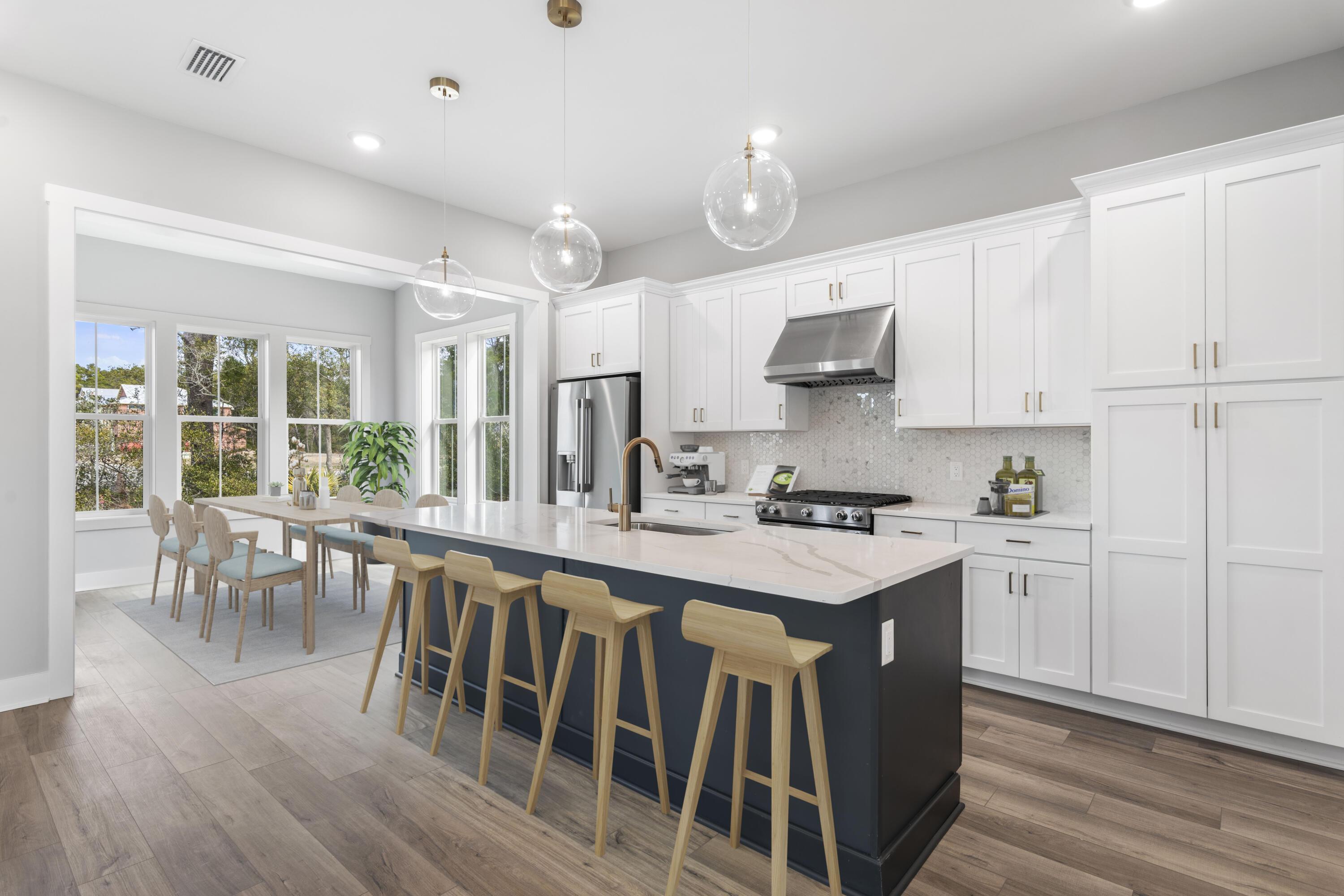 Image 4: Kitchen with Large Island