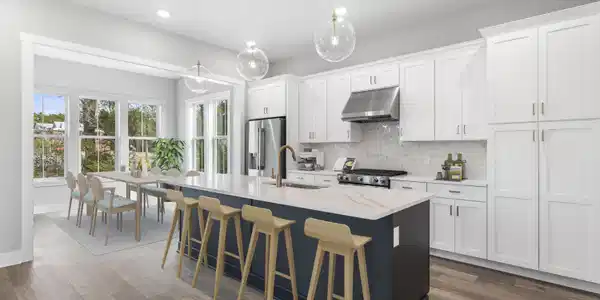 Image 4: Kitchen with Large Island