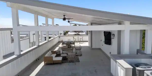 Image 3: Full-Length Roof Deck