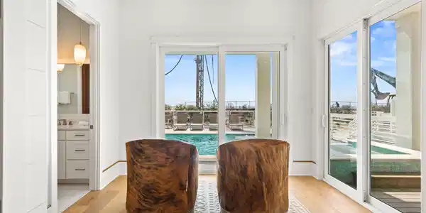 Image 4: Sitting Area