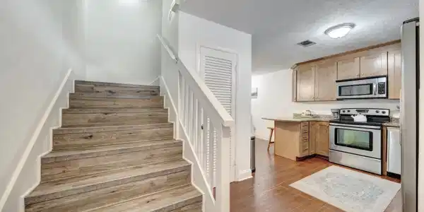 Image 3: Entry