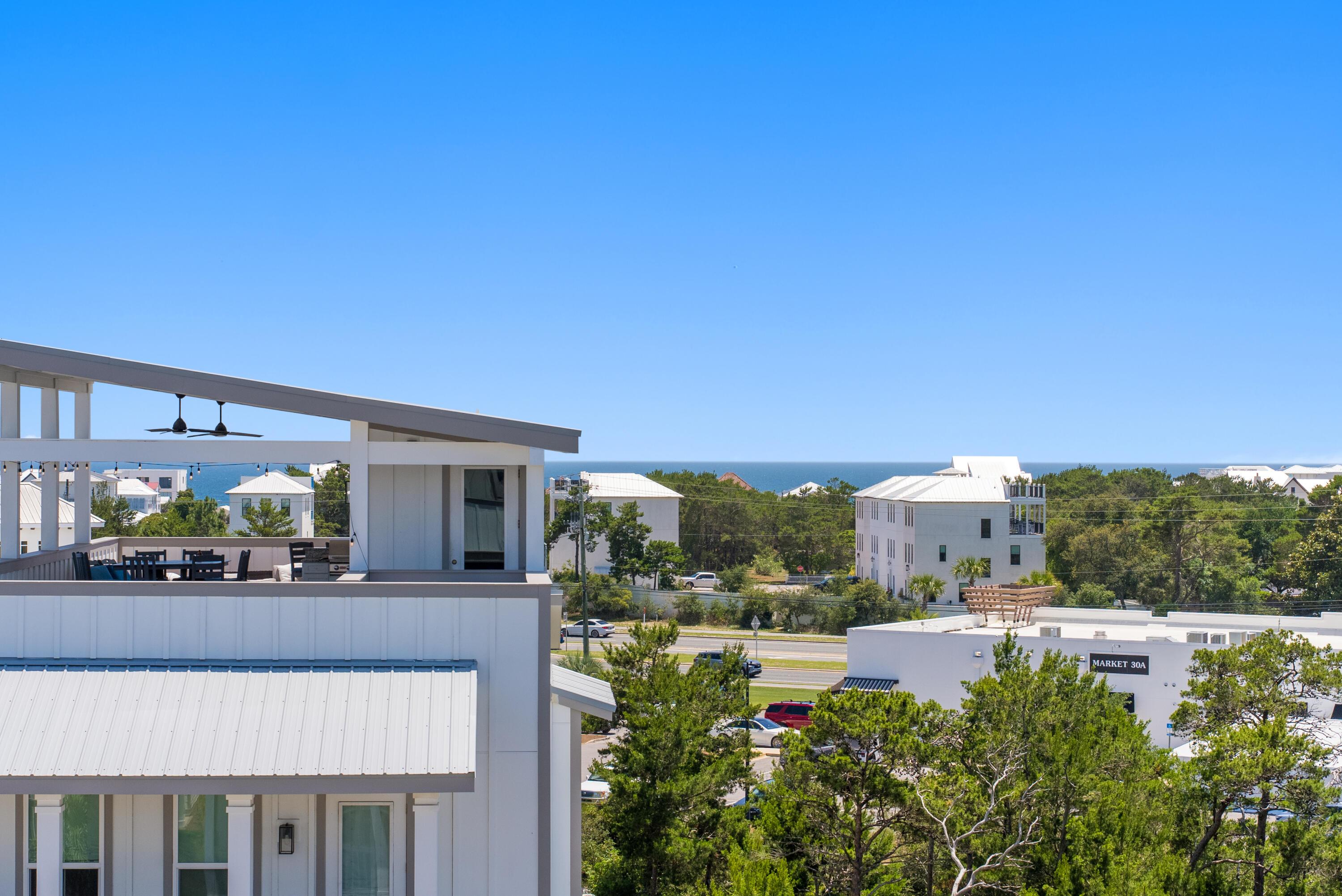 Image 2: Gulf Views from Full-Length Roof Deck