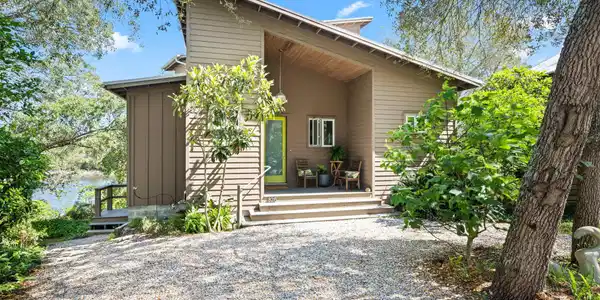 Image 4: 3-web-or-mls-828NWaltonLakeshore-1
