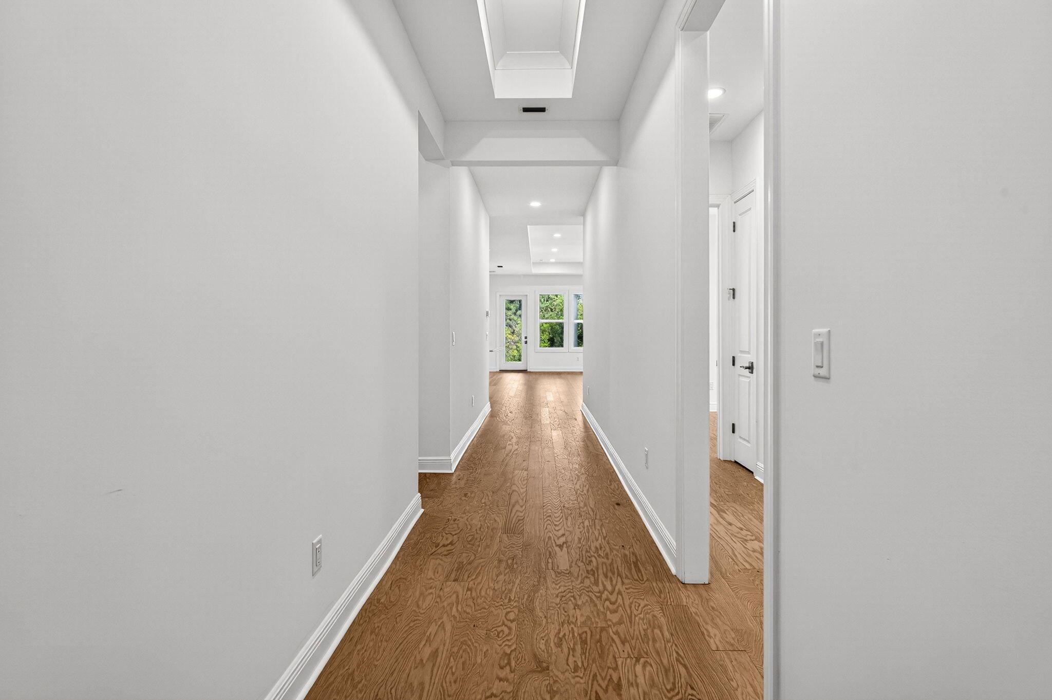 Image 4: Foyer