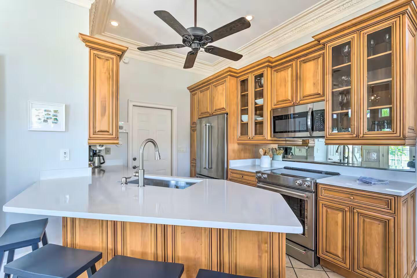 Image 3: Kitchen