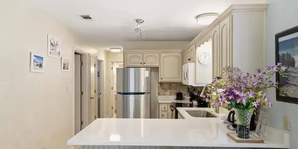 Image 4: Kitchen