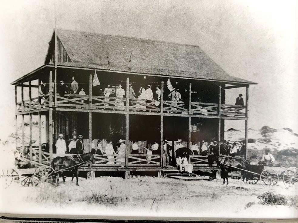 Image 1: 10 Hotz Avenue