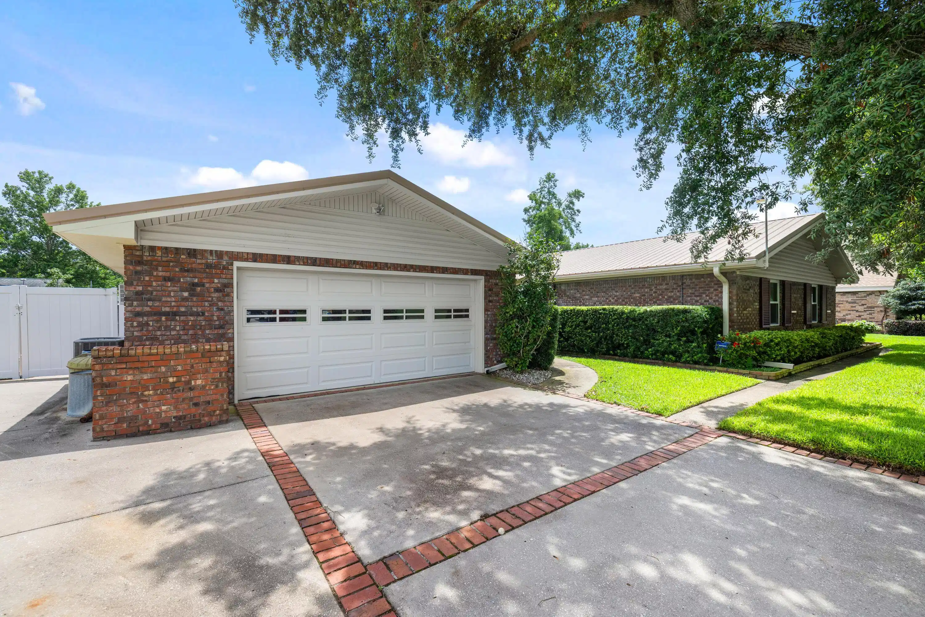 Image 1: 21PebbleBeachDr-Shalimar-FL-001