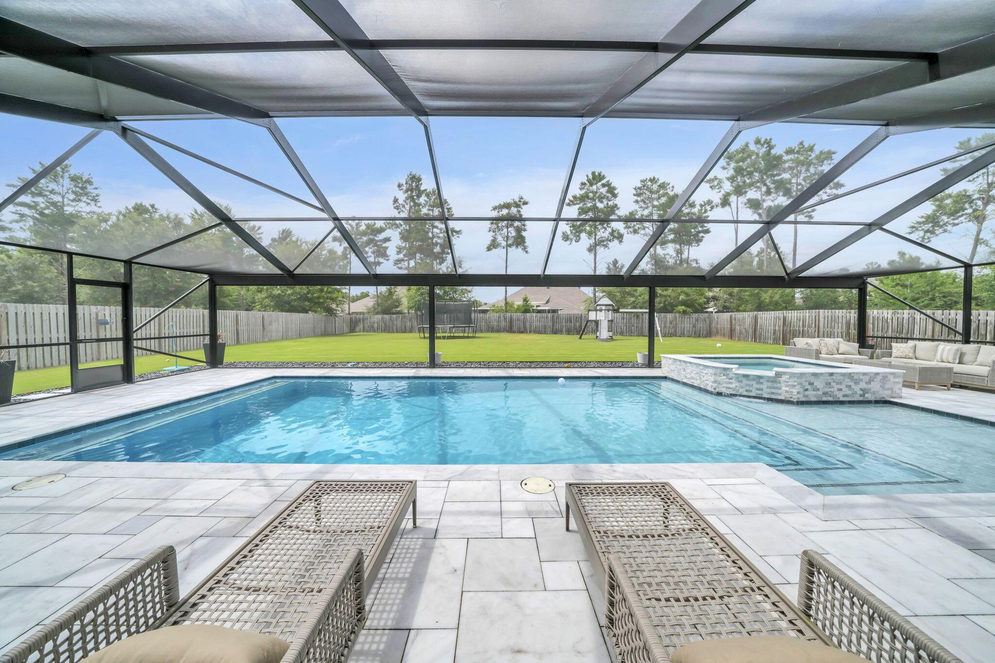 Image 3: Pool