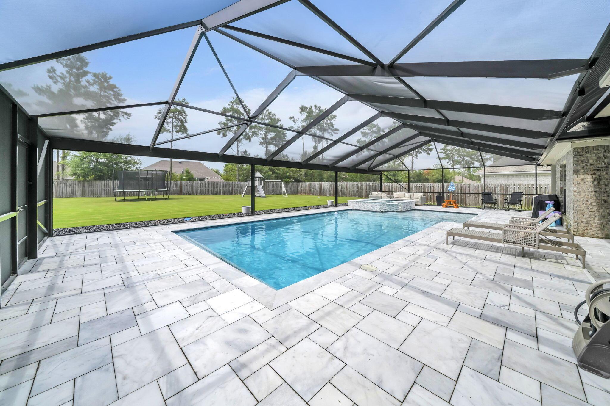 Image 4: Pool
