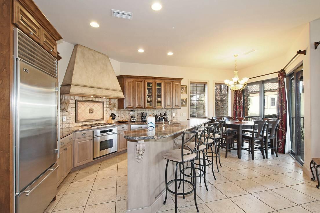 Image 4: 48 Rue St Tropez Kitchen on second floor