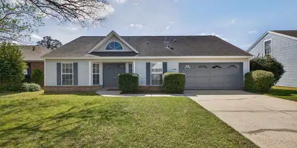 4466 Parkwood Square