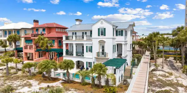 375 Rue Caribe