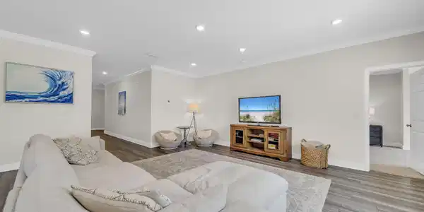 Image 3: 12-web-or-mls-DSC07304
