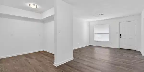 Image 4: 007_670 shrewsbury road-16