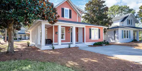 1335 E Ravens Run