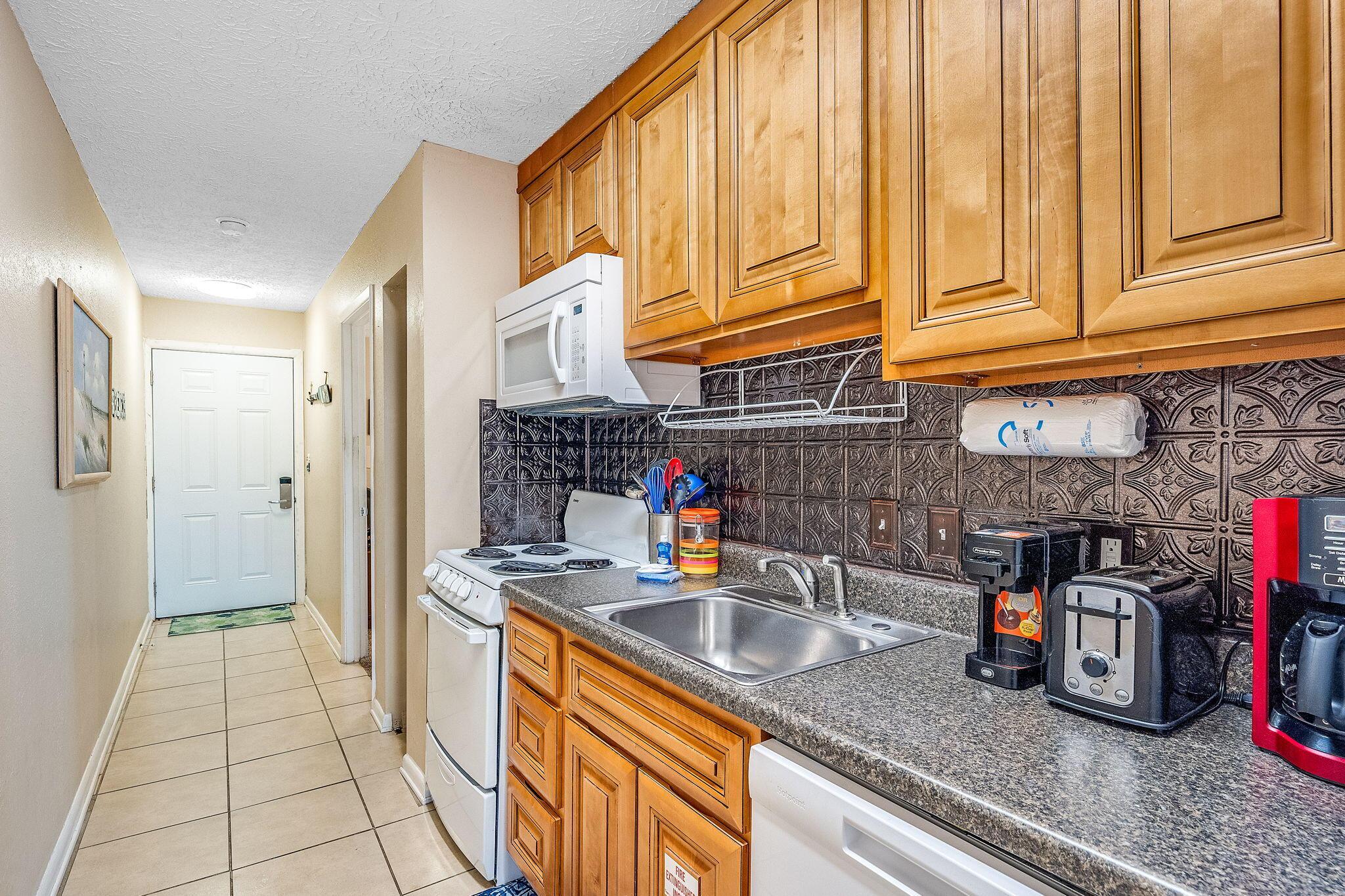 Image 3: Kitchen