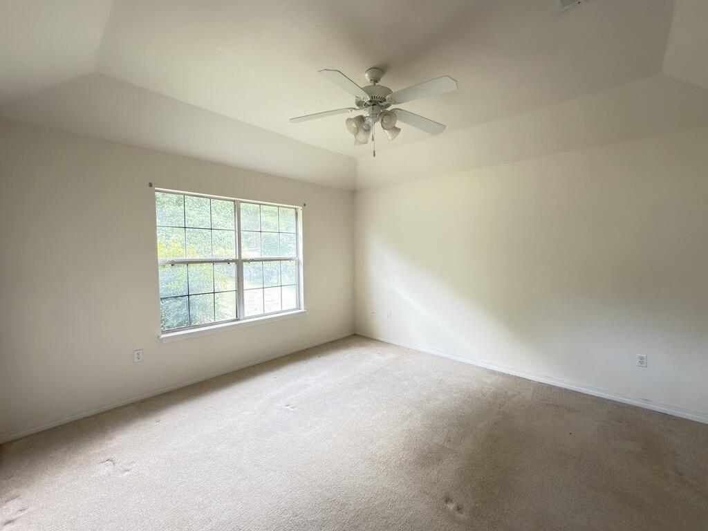 Image 4: Master bedroom 1st floor