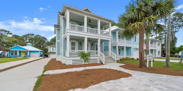 219 E Lakeshore Drive