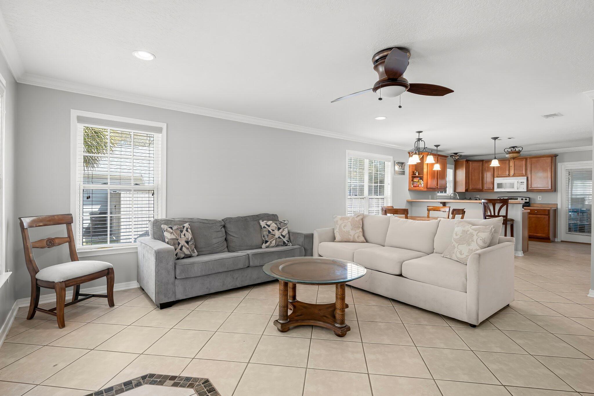 Image 4: 362 Palmetto - Entry
