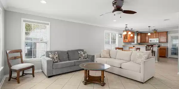 Image 4: 362 Palmetto - Entry