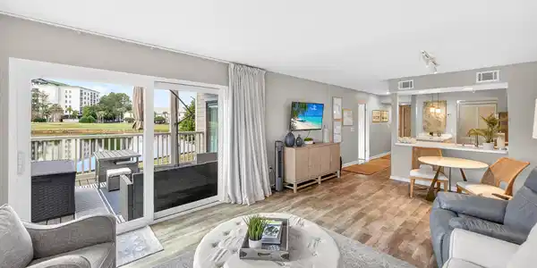 900 Harbour Point Lane