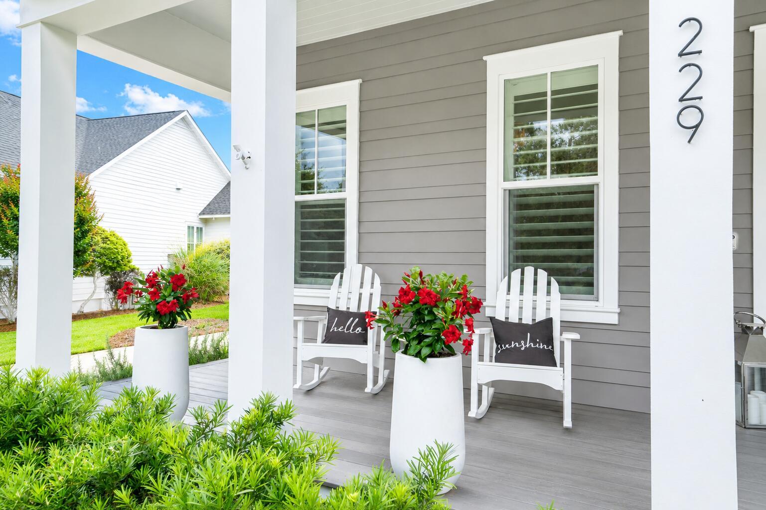 Image 3: Exterior - Front Porch
