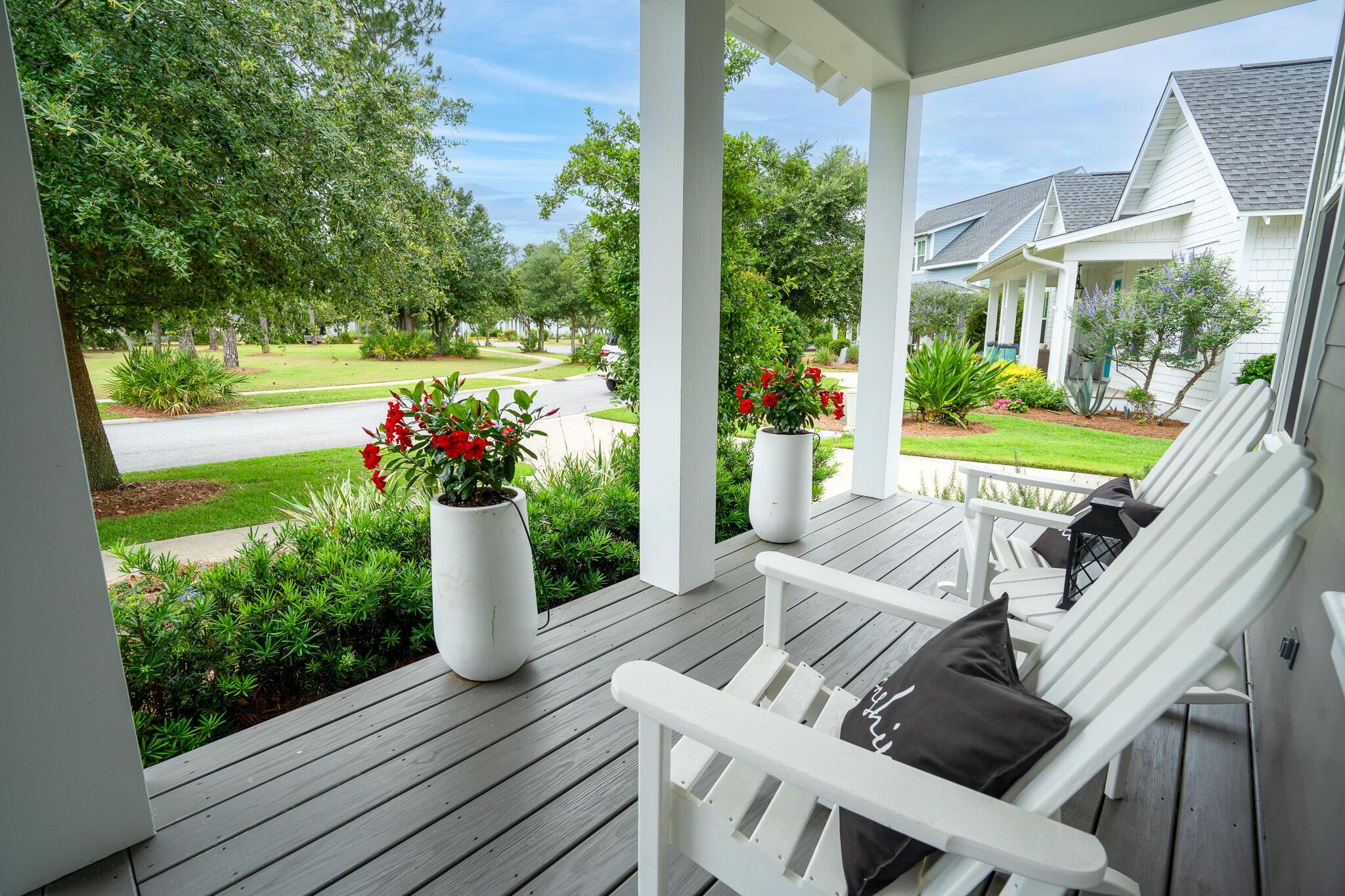 Image 4: Exterior - Front Porch