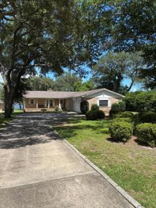 225 NE Mooney Road