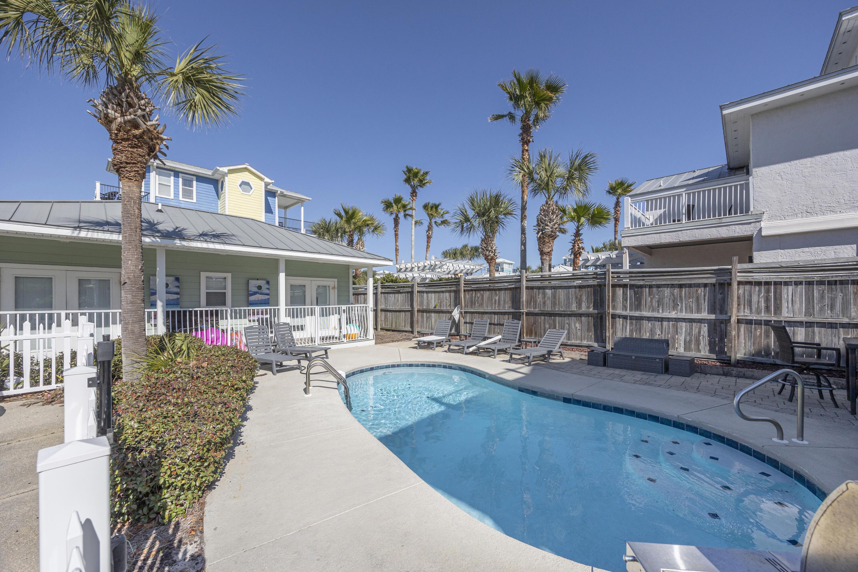 Image 3: Carriage House + Pool