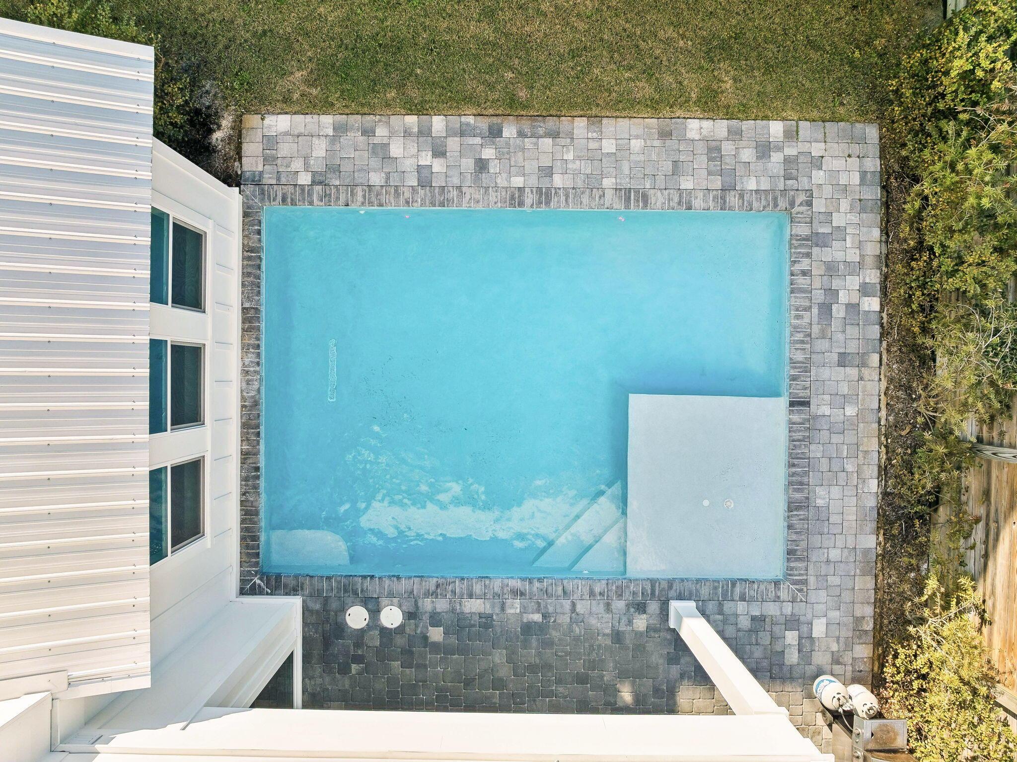 Image 2: Pool