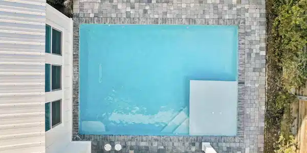 Image 2: Pool