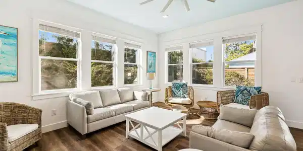 Image 3: Living Room