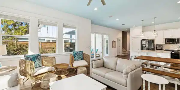 Image 4: Living Room