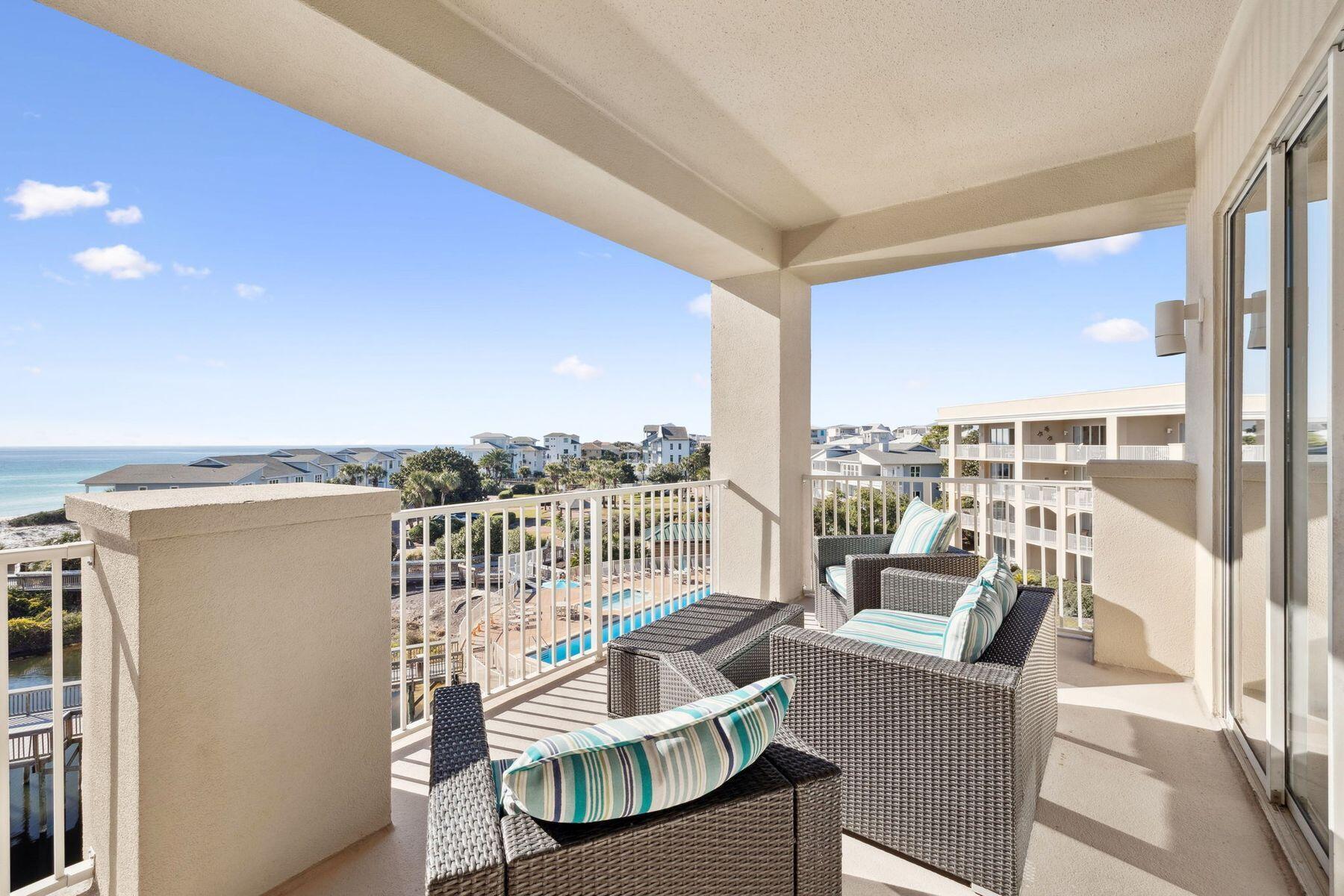 Image 4: Large balcony