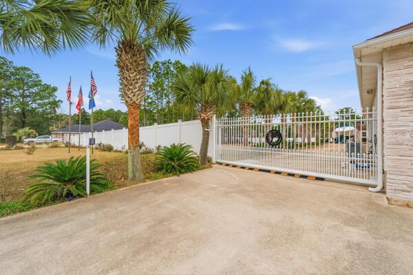 Image 4: Gated entry