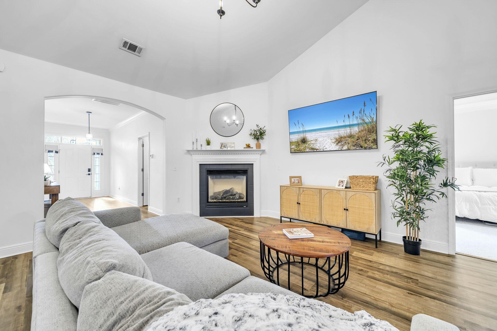Image 1: Living Room