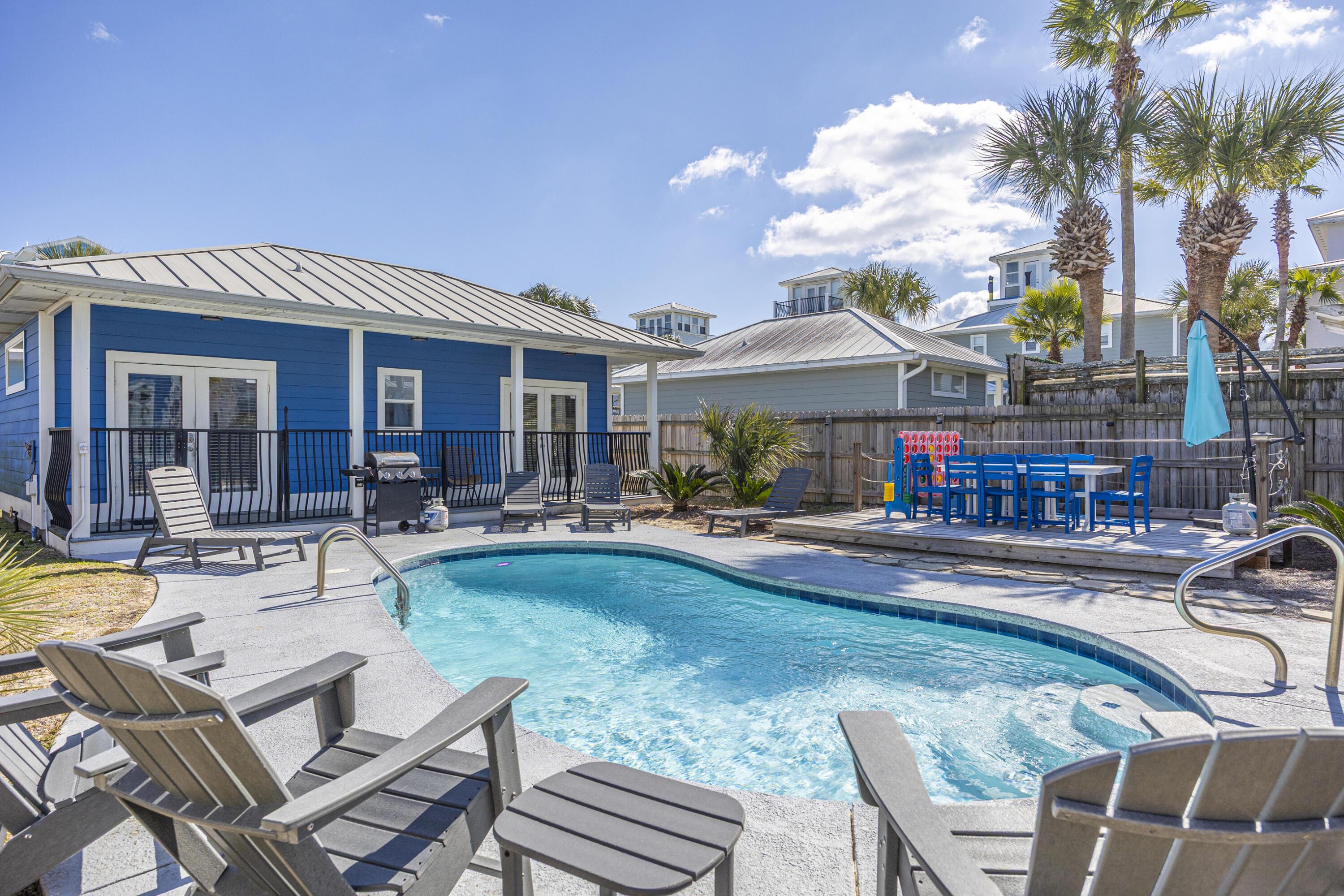 Image 3: Carriage House + Pool