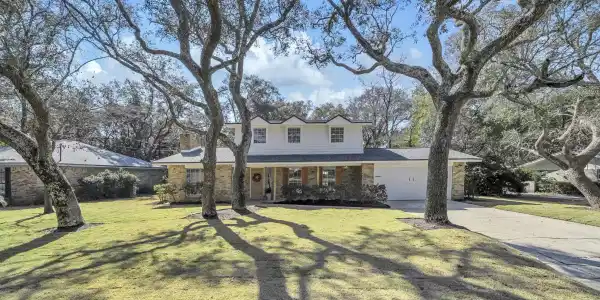 34 Hickory Avenue