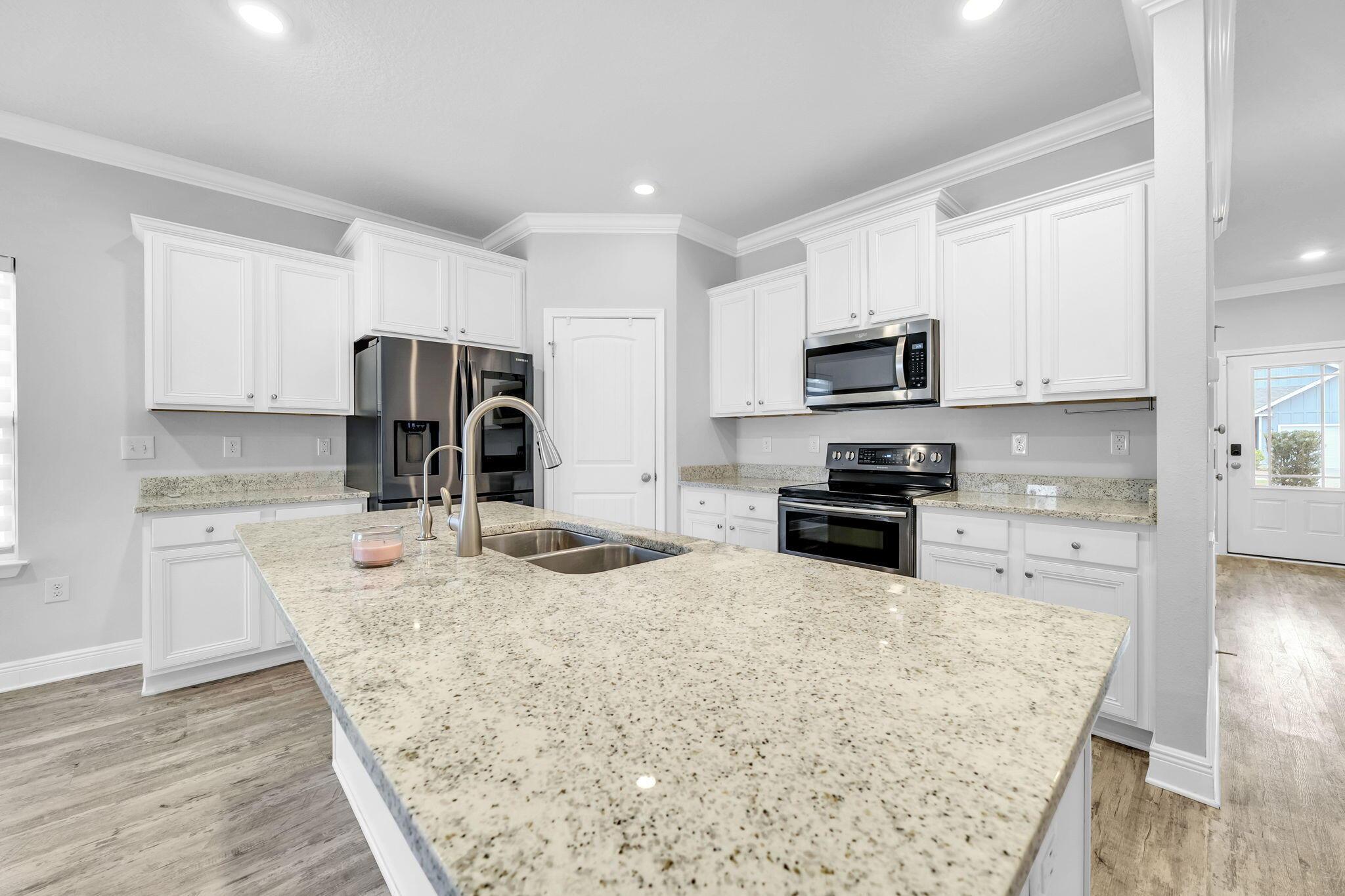 Image 3: Kitchen