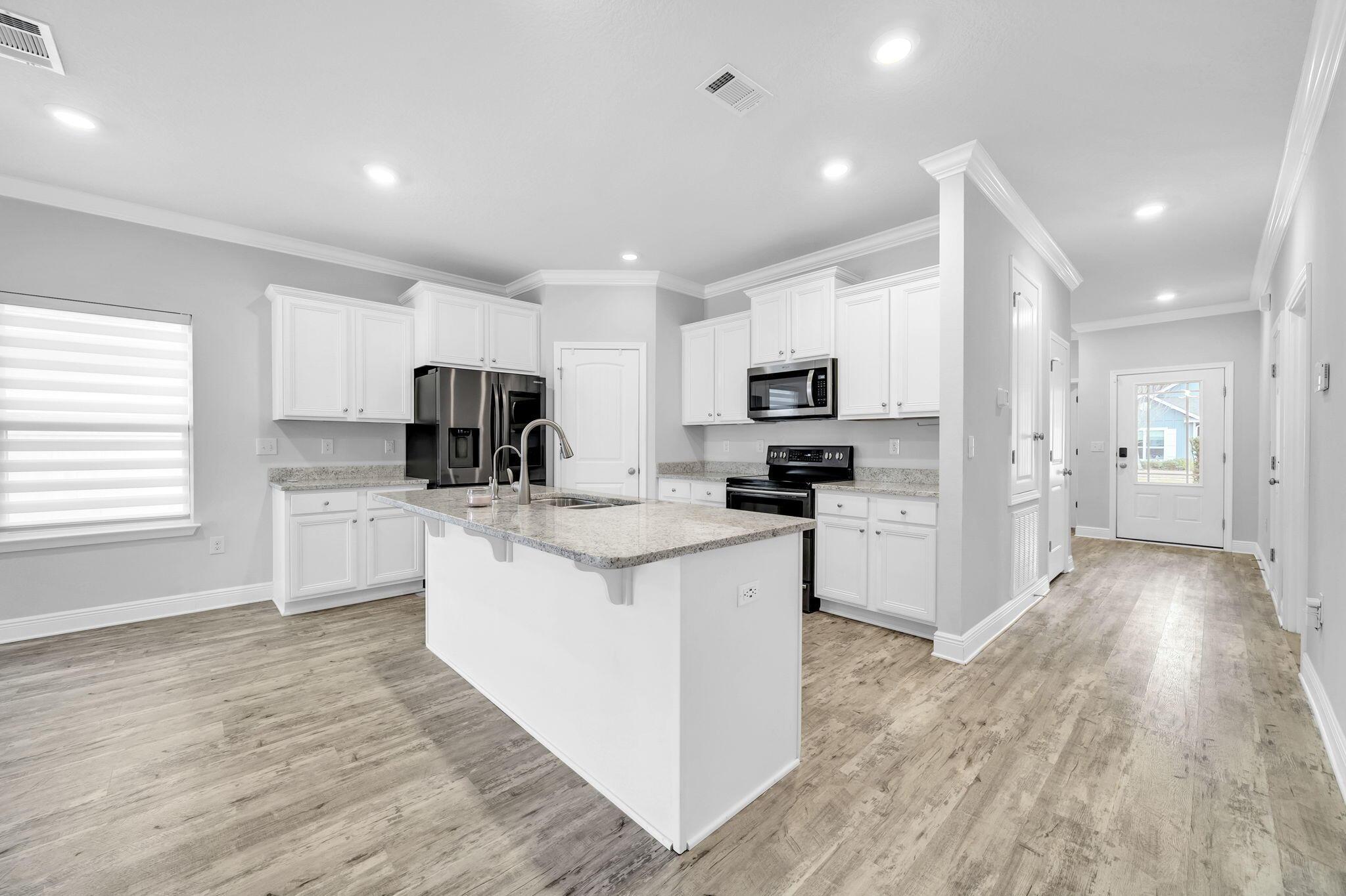Image 4: Kitchen