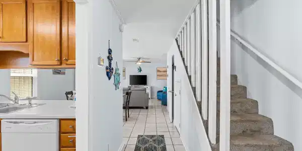 Image 2: 3-web-or-mls-FDP09142