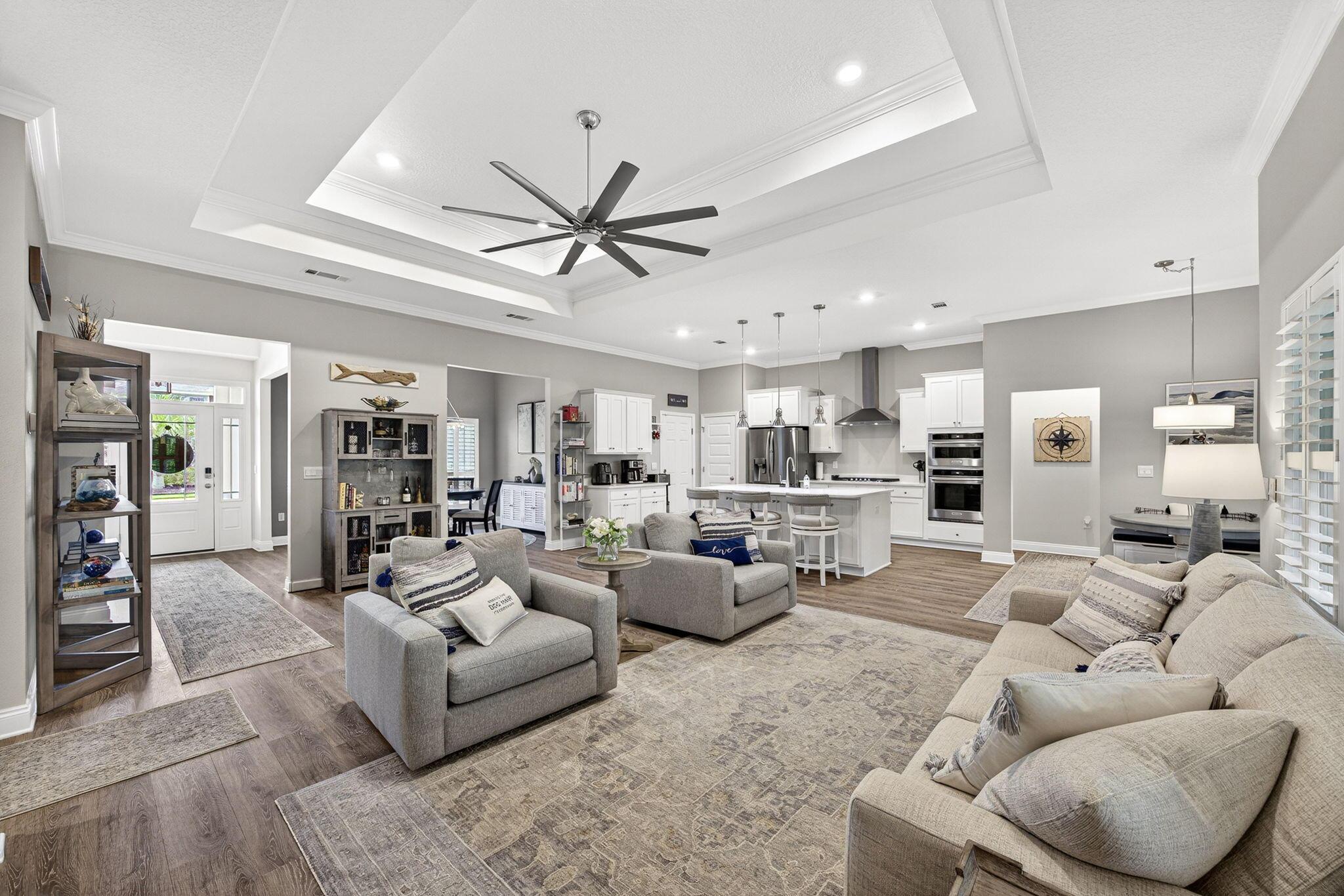 Image 4: Open & Bright Floor Plan
