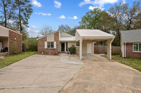 210 Cottonwood Court