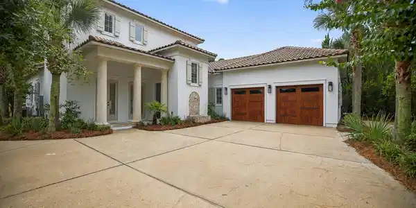 3161 Club Drive