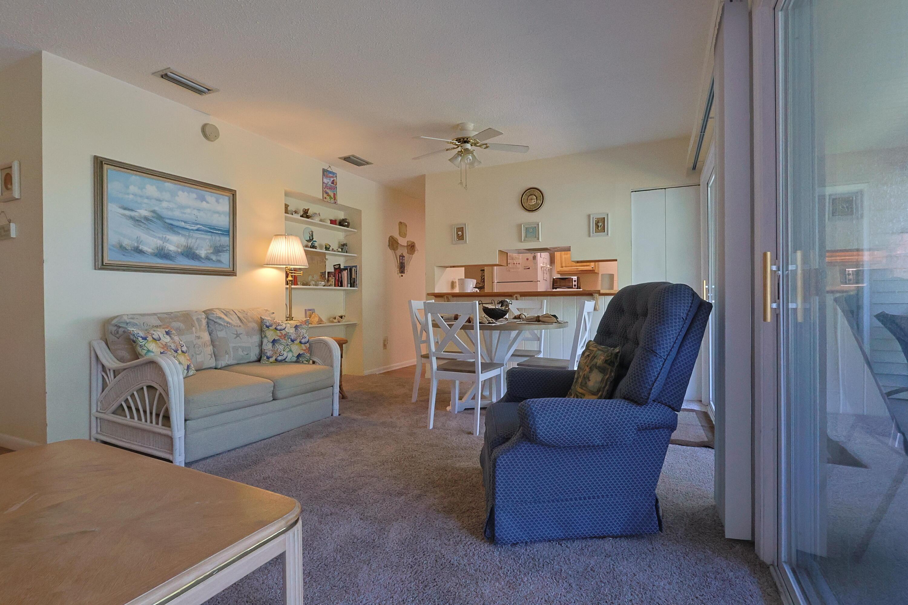 Image 3: Living Room (3)